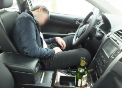 Глупый угонщик уснул за рулем машины, которую собирался украсть в Ставрополе