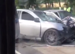 Фура с прицепом и две легковушки столкнулись около Пятигорска