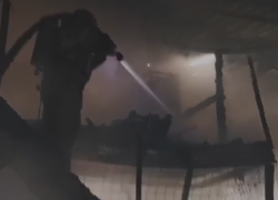 Появилось видео с горящим зданием склада площадью 500 квадратов в Кисловодске