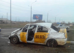 В Невинномысске такси перевернулось вместе с клиентом