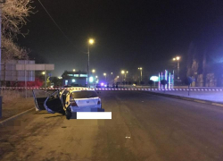 В Кисловодске непристегнутый водитель врезался в дорожный знак и вылетел через лобовое стекло