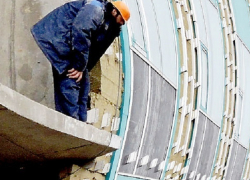 Строитель разбился насмерть из-за нарушений правил безопасности в Ставрополе 