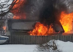 В Кисловодске загоревшийся сарай едва не привел к трагедии