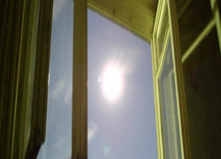 В юго-западном районе Ставрополя с четвертого этажа выпал парень