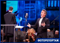 Мощные голоса артистов и раскрытые рты слушателей: в Ставрополе открылся фестиваль «Музыкальная осень»