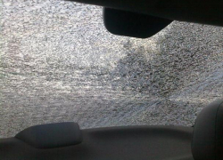 Неизвестные разбили машину депутата Думы  Ставрополя