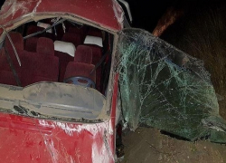 7 пассажиров пострадали после «вылета» в кювет микроавтобуса под Минводами