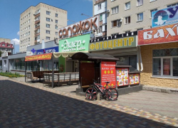 Чиновники потребовали от двух торговых центров привести фасад здания на юге Ставрополя в порядок