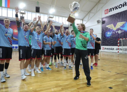 «Южные слоны» в гандбольной битве в Ставрополе затоптали «Чеховских медведей» 