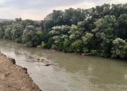 Ставропольские спасатели поделились кадрами поисков пропавшего в реке Кубань 15-летнего парня 