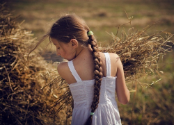 Заблудившуюся ночью девочку с плохим зрением нашли в гороховом поле на Ставрополье