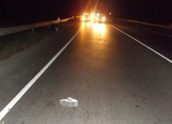 Ночью около Ставрополя водитель насмерть сбил пешехода и скрылся