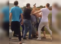 Драка со стрельбой из-за дорожного конфликта под Ставрополем попала на видео