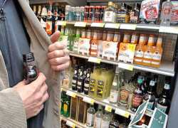 В Светлограде злоумышленник сбежал с двумя бутылками коньяка