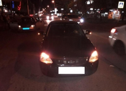 Двух бабушек на «зебре» сбил лихач на «Приоре» в Ставрополе — пенсионерок увезли в реанимацию 