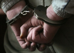 В Невинномысске мужчина изнасиловал женщину и оскорбил сотрудника полиции