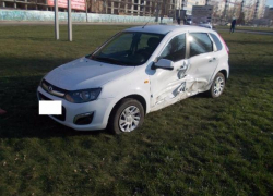 Женщина-водитель госпитализирована после столкновения "Лады-Калины" и "Хендай-Элантра" в Ставрополе