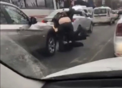 Водитель жестоко избил парня посреди проезжей части в Ставрополе