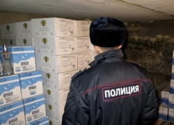 В Невинномысске подпольный алкоголь разливали в здании городского ЖКХ