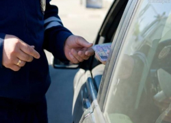 За взятку в 30 тысяч рублей от пьяного водителя на сотрудника ДПС завели уголовное дело в Ставрополе 