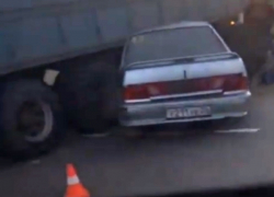 "Пятнадцатая" на скорости "влетела" под прицеп КамАЗа на Ставрополье