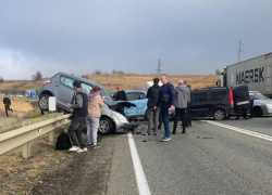 Многокилометровая пробка образовалась из-за ДТП на выезде из Ставрополя