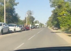 По 150-200 машин на заправке: проблемы с топливом на Ставрополье продолжаются 