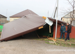 В Михайловске снесло крышу с частного дома