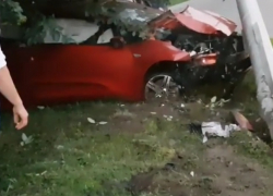 "Киа-Сид" снес столб на улице Ленина в Ставрополе