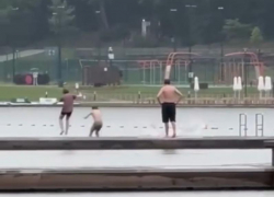 И ливень не помеха: купальный сезон в Ставрополе открыли без оглядки на непогоду