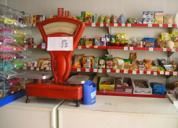 На Ставрополье двое жуликов вынесли из магазина спиртное и несколько киндер-сюрпризов