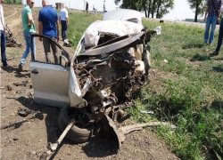 В страшном столкновении с грузовиком погиб молодой водитель «Фольксвагена» на Ставрополье