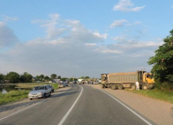 Водитель грузовика погиб при столкновении с микроавтобусом на Ставрополье