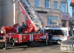 Пожарные с трудом потушили горящую семиэтажку в Ставрополе 