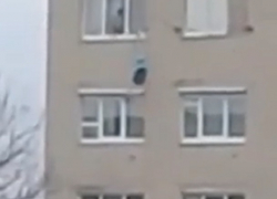 Падение девушки с 5 этажа попало на видео в Ставропольском крае