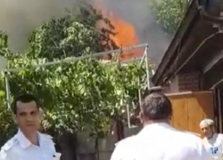 Серьезный пожар разгорелся в частном доме в Пятигорске 