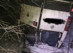 Маршрутка с пассажирами "вылетела" в кювет на Ставрополье - четыре человека госпитализированы