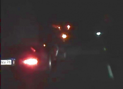 Грузовик с уснувшим водителем вылетел на "встречку" на глазах сотрудников ДПС и попал на видео