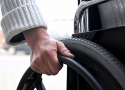 Пьяный инвалид на коляске врезался в иномарку в центре Ставрополя 