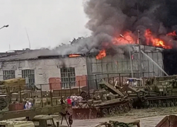 Склад на воинской части площадью 300 квадратов загорелся на Ставрополье — видео 