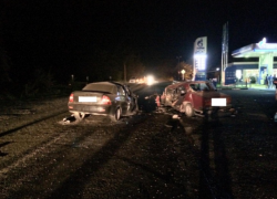 Три человека попали в реанимацию после лобового столкновения вблизи Пятигорска