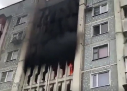 Жуткий пожар в жилом доме Пятигорска попал на видео 