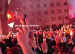 «Боже, Спартак храни»: сотни ставропольских мужчин перепели легендарный хит MaкSим и попали на видео  