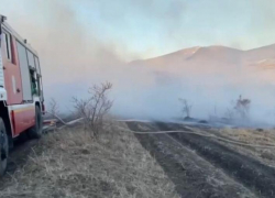 Пожар площадью 6 тысяч метров по фронту разгорелся под Кисловодском 