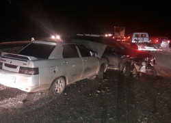 Девять автомобилей столкнулись из-за рассыпанного груза вблизи Ставрополя