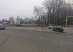Две отечественные легковушки столкнулись на проспекте Кулакова в Ставрополе