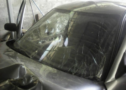 Веселые катания двух подружек на машине закончились столкновением с деревом и сломанным носом на Ставрополье