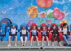 В парке Победы на аттракционе с девочки слетело защитное крепление