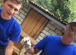 Метровый уж напугал жителей частного дома в Ставрополе