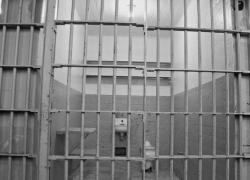 Сотрудники полиции избили задержанного по административному нарушению мужчину